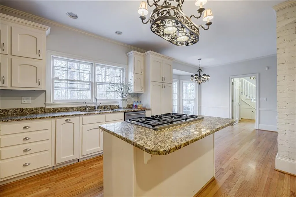 55 Chevaux Court Nw, Atlanta, Georgia 30342, 4 Bedrooms Bedrooms, ,3 BathroomsBathrooms,Residential,Sold,55 Chevaux Court Nw,7019600