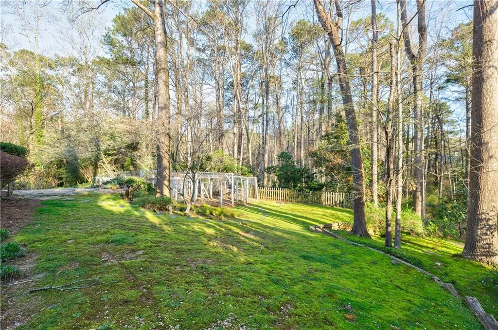 55 Chevaux Court Nw, Atlanta, Georgia 30342, 4 Bedrooms Bedrooms, ,3 BathroomsBathrooms,Residential,Sold,55 Chevaux Court Nw,7019600