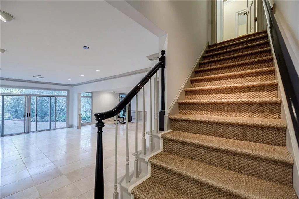 55 Chevaux Court Nw, Atlanta, Georgia 30342, 4 Bedrooms Bedrooms, ,3 BathroomsBathrooms,Residential,Sold,55 Chevaux Court Nw,7019600