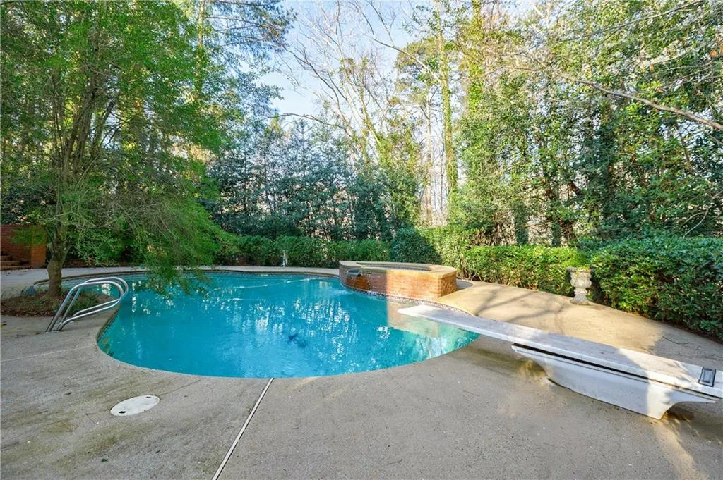 55 Chevaux Court Nw, Atlanta, Georgia 30342, 4 Bedrooms Bedrooms, ,3 BathroomsBathrooms,Residential,Sold,55 Chevaux Court Nw,7019600