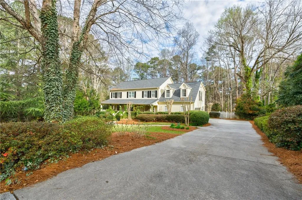 55 Chevaux Court Nw, Atlanta, Georgia 30342, 4 Bedrooms Bedrooms, ,3 BathroomsBathrooms,Residential,Sold,55 Chevaux Court Nw,7019600