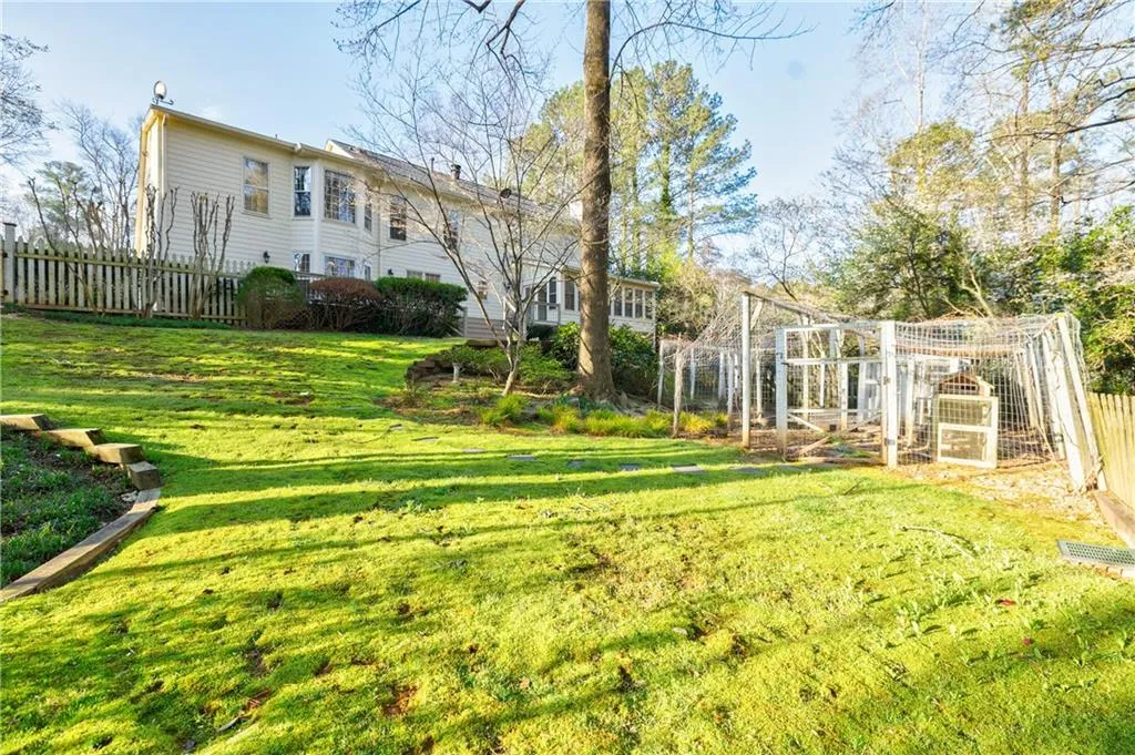 55 Chevaux Court Nw, Atlanta, Georgia 30342, 4 Bedrooms Bedrooms, ,3 BathroomsBathrooms,Residential,Sold,55 Chevaux Court Nw,7019600