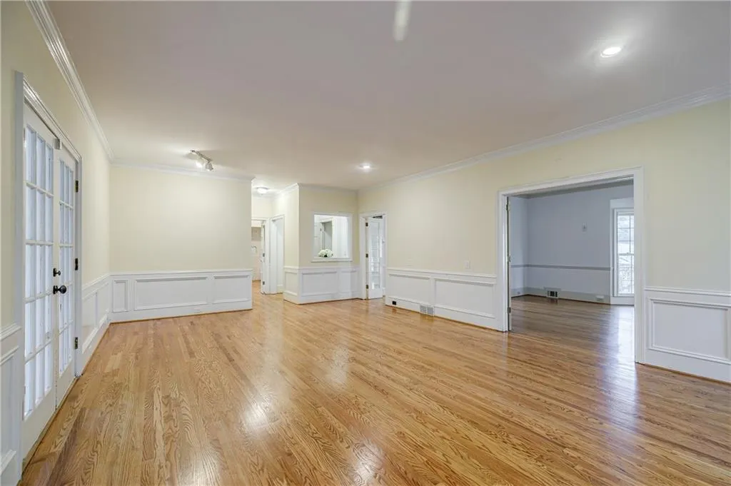 55 Chevaux Court Nw, Atlanta, Georgia 30342, 4 Bedrooms Bedrooms, ,3 BathroomsBathrooms,Residential,Sold,55 Chevaux Court Nw,7019600