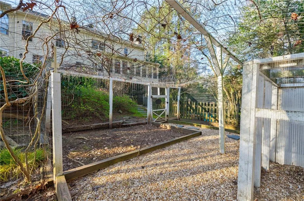 55 Chevaux Court Nw, Atlanta, Georgia 30342, 4 Bedrooms Bedrooms, ,3 BathroomsBathrooms,Residential,Sold,55 Chevaux Court Nw,7019600