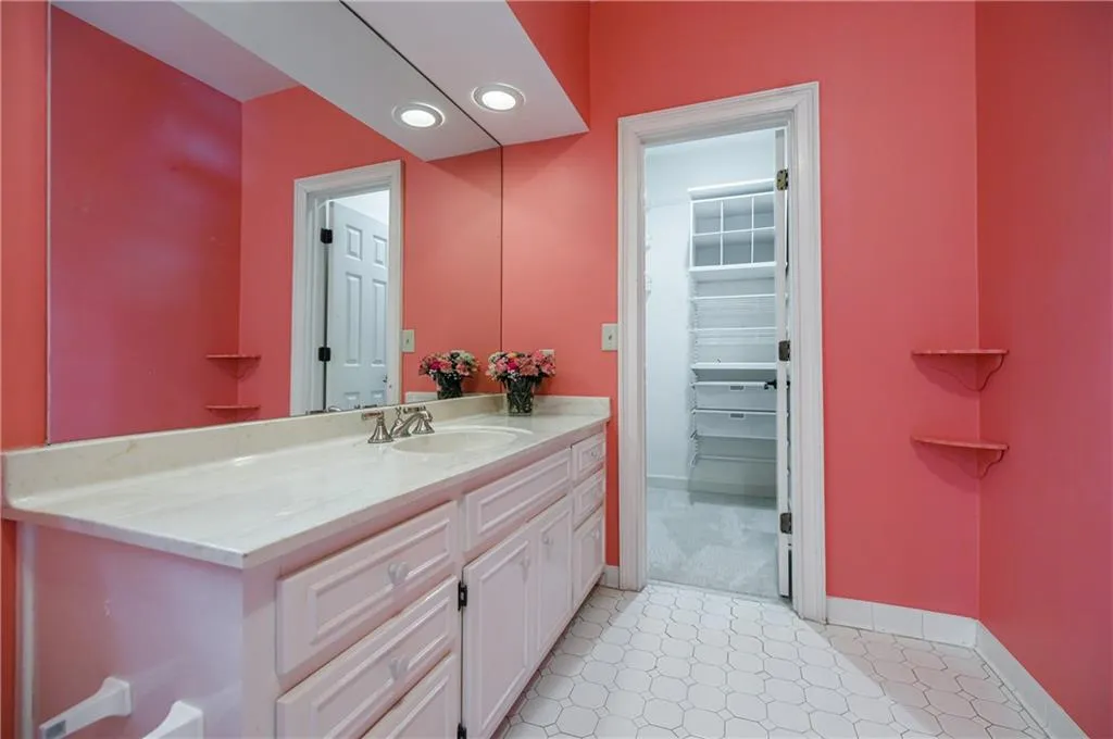 55 Chevaux Court Nw, Atlanta, Georgia 30342, 4 Bedrooms Bedrooms, ,3 BathroomsBathrooms,Residential,Sold,55 Chevaux Court Nw,7019600