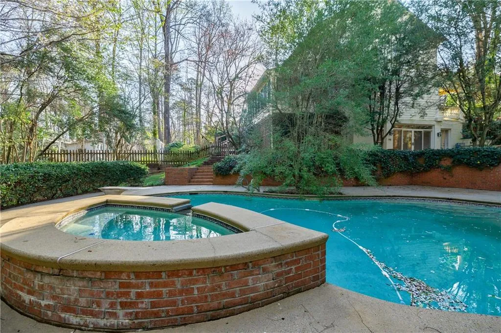 55 Chevaux Court Nw, Atlanta, Georgia 30342, 4 Bedrooms Bedrooms, ,3 BathroomsBathrooms,Residential,Sold,55 Chevaux Court Nw,7019600