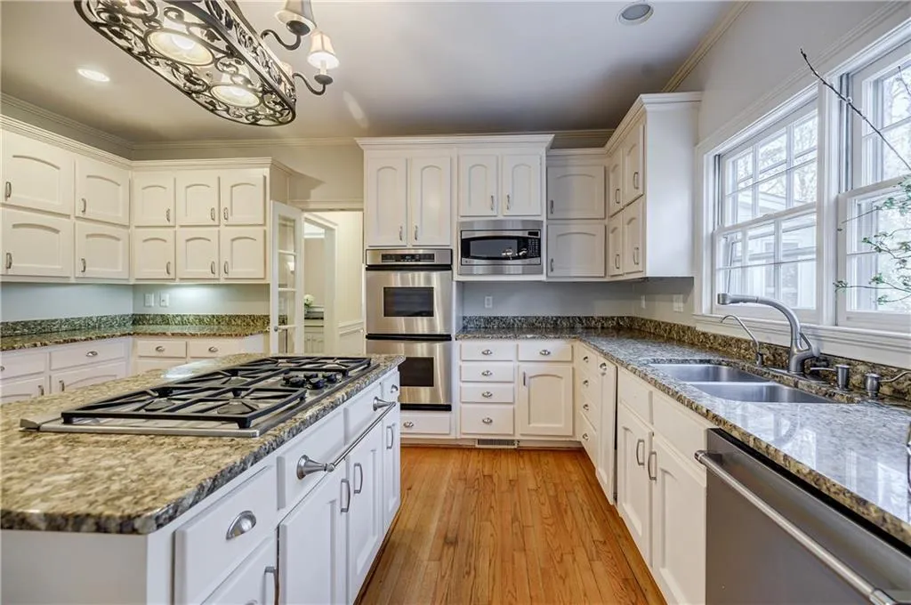 55 Chevaux Court Nw, Atlanta, Georgia 30342, 4 Bedrooms Bedrooms, ,3 BathroomsBathrooms,Residential,Sold,55 Chevaux Court Nw,7019600