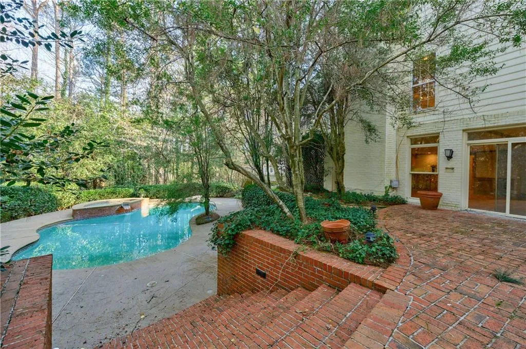 55 Chevaux Court Nw, Atlanta, Georgia 30342, 4 Bedrooms Bedrooms, ,3 BathroomsBathrooms,Residential,Sold,55 Chevaux Court Nw,7019600