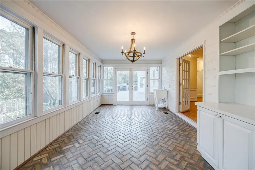 55 Chevaux Court Nw, Atlanta, Georgia 30342, 4 Bedrooms Bedrooms, ,3 BathroomsBathrooms,Residential,Sold,55 Chevaux Court Nw,7019600