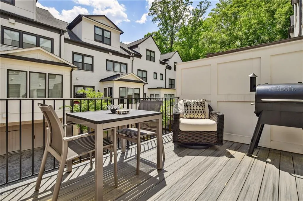 100 Ridgely Court, Atlanta, Georgia 30342, 4 Bedrooms Bedrooms, ,4 BathroomsBathrooms,Residential,Sold,100 Ridgely Court,7040345