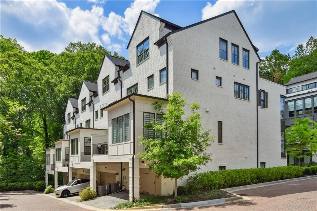 100 Ridgely Court, Atlanta, Georgia 30342, 4 Bedrooms Bedrooms, ,4 BathroomsBathrooms,Residential,Sold,100 Ridgely Court,7040345