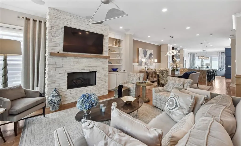 100 Ridgely Court, Atlanta, Georgia 30342, 4 Bedrooms Bedrooms, ,4 BathroomsBathrooms,Residential,Sold,100 Ridgely Court,7040345