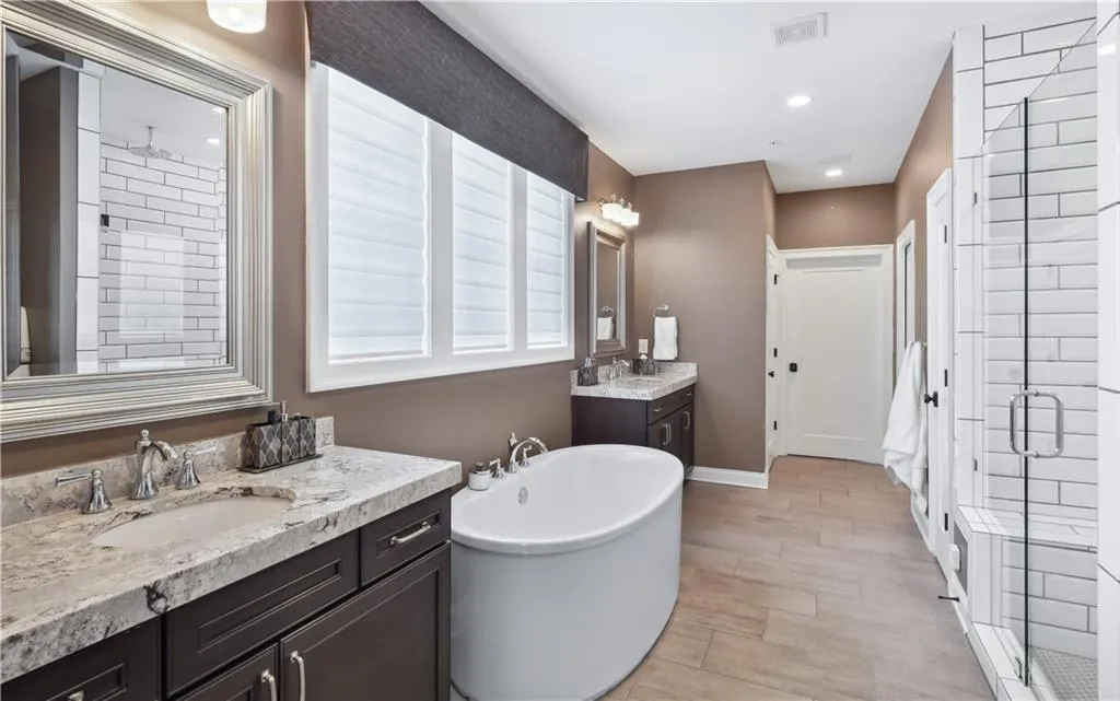 100 Ridgely Court, Atlanta, Georgia 30342, 4 Bedrooms Bedrooms, ,4 BathroomsBathrooms,Residential,Sold,100 Ridgely Court,7040345
