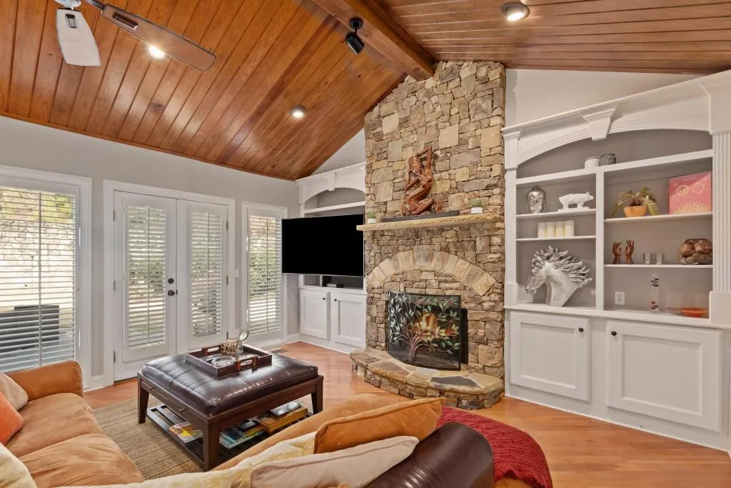 125 Jett Forest Court, Sandy Springs, Georgia 30327, 4 Bedrooms Bedrooms, ,4 BathroomsBathrooms,Residential,Sold,125 Jett Forest Court,6528973