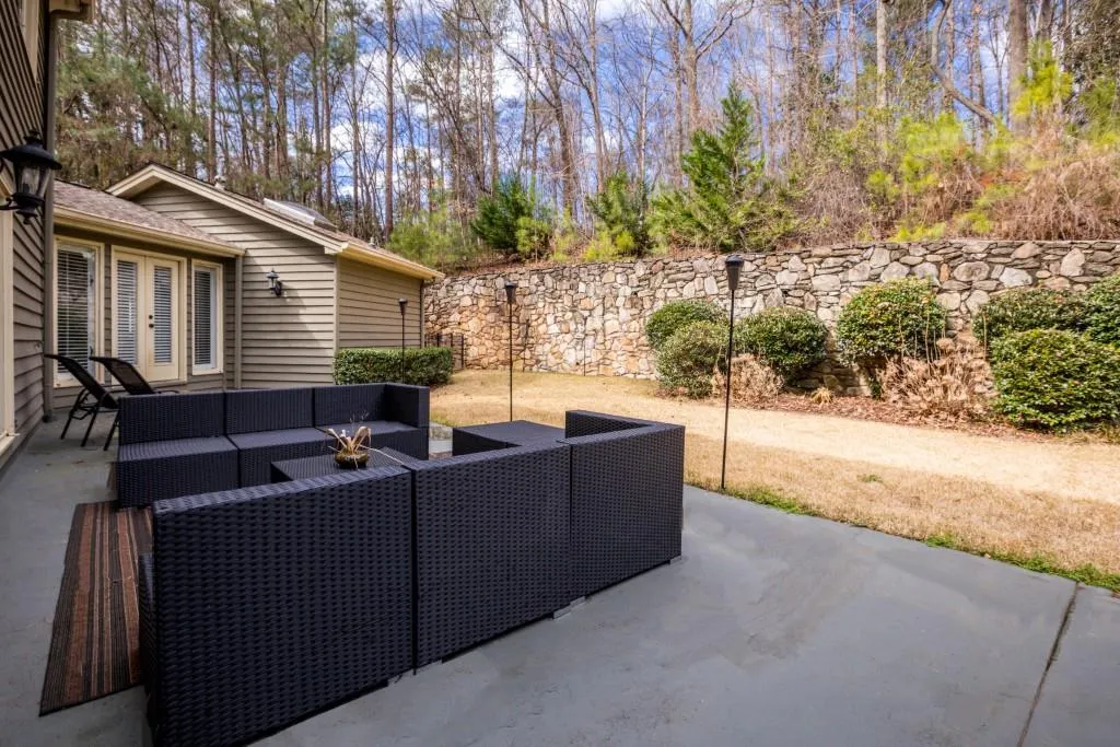 125 Jett Forest Court, Sandy Springs, Georgia 30327, 4 Bedrooms Bedrooms, ,4 BathroomsBathrooms,Residential,Sold,125 Jett Forest Court,6528973