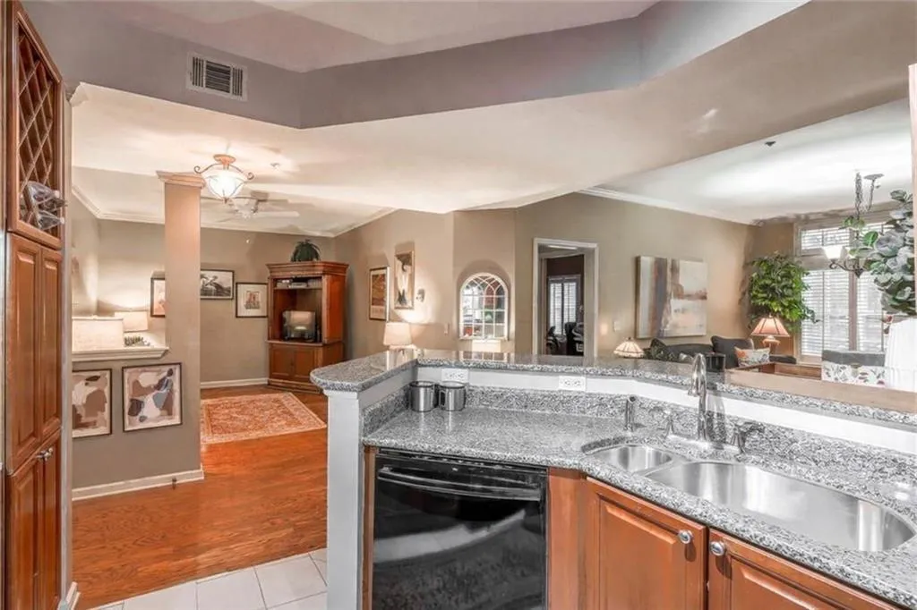 424 Lindbergh Drive Ne Unit 103, Atlanta, Georgia 30305, 2 Bedrooms Bedrooms, 0 ,2 BathroomsBathrooms,Residential,For Sale,424 Lindbergh Drive Ne Unit 103,7732111