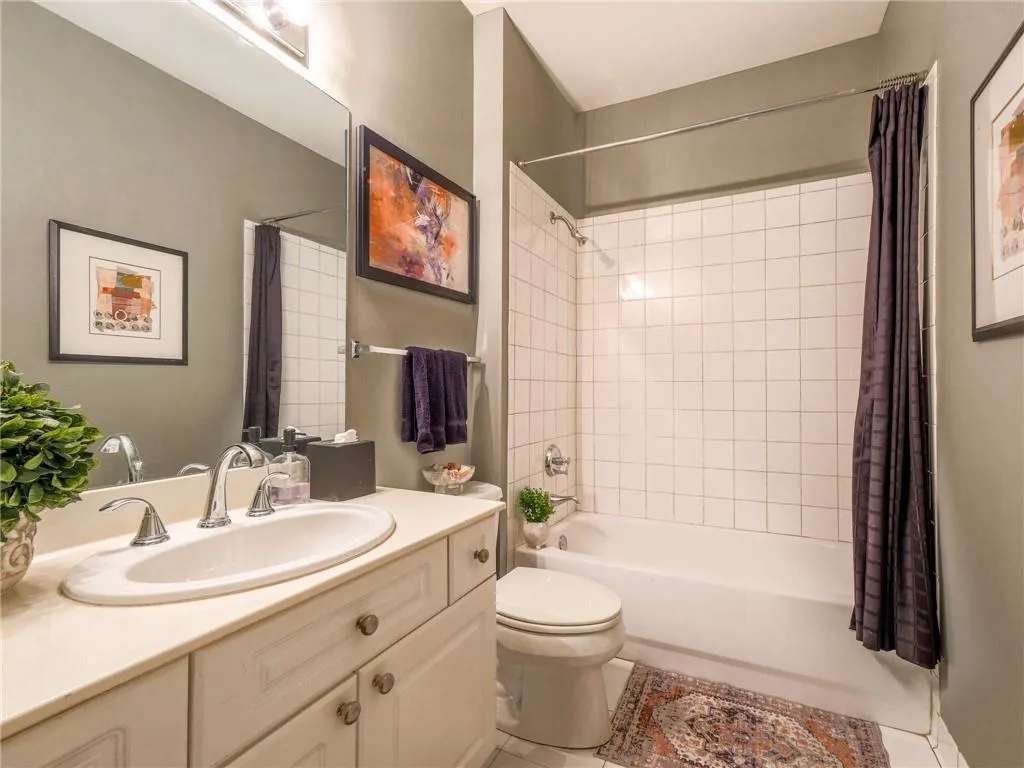 424 Lindbergh Drive Ne Unit 103, Atlanta, Georgia 30305, 2 Bedrooms Bedrooms, 0 ,2 BathroomsBathrooms,Residential,For Sale,424 Lindbergh Drive Ne Unit 103,7732111