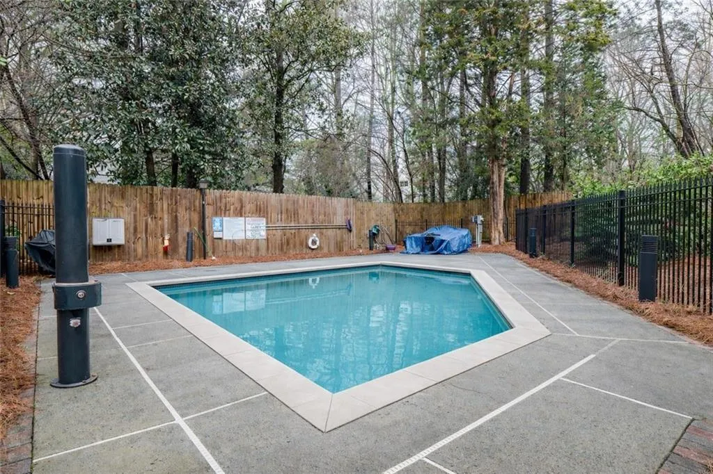 424 Lindbergh Drive Ne Unit 103, Atlanta, Georgia 30305, 2 Bedrooms Bedrooms, 0 ,2 BathroomsBathrooms,Residential,For Sale,424 Lindbergh Drive Ne Unit 103,7732111
