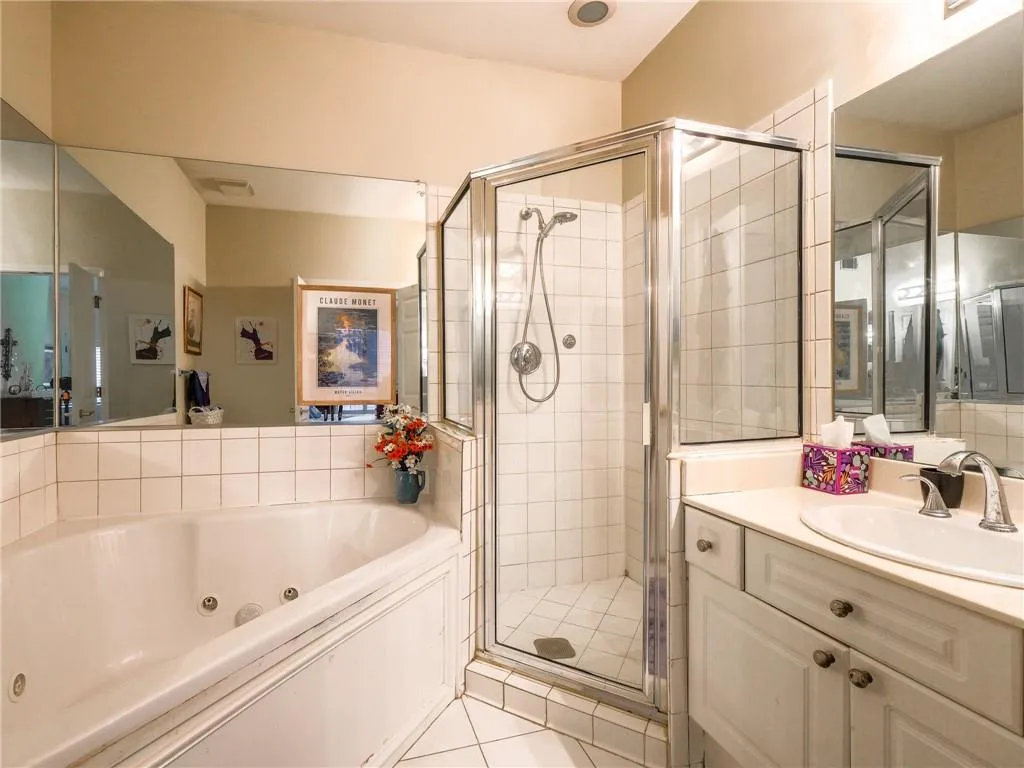 424 Lindbergh Drive Ne Unit 103, Atlanta, Georgia 30305, 2 Bedrooms Bedrooms, 0 ,2 BathroomsBathrooms,Residential,For Sale,424 Lindbergh Drive Ne Unit 103,7732111