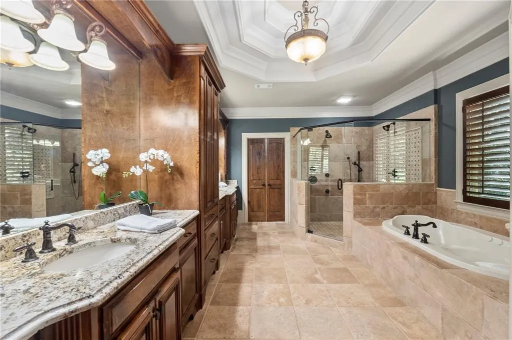 5035 Lake Forrest Drive Ne, Sandy Springs, Georgia 30342, 6 Bedrooms Bedrooms, ,6 BathroomsBathrooms,Residential,Sold,5035 Lake Forrest Drive Ne,6943571