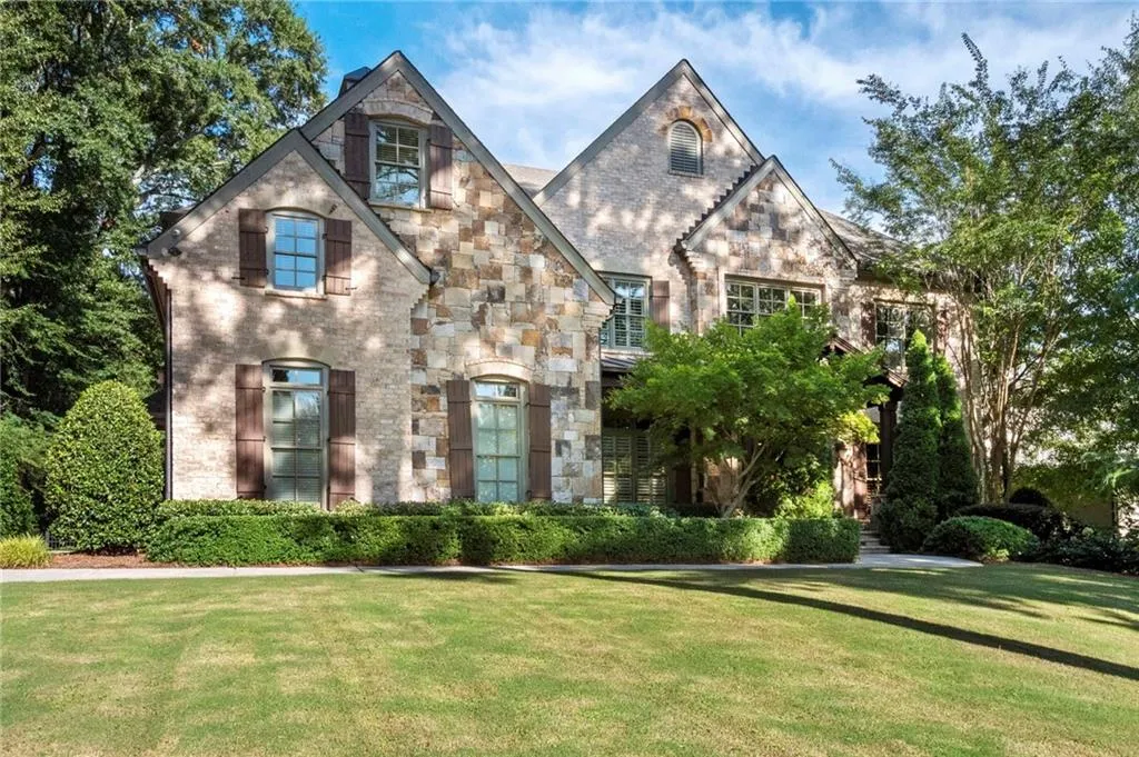 5035 Lake Forrest Drive Ne, Sandy Springs, Georgia 30342, 6 Bedrooms Bedrooms, ,6 BathroomsBathrooms,Residential,Sold,5035 Lake Forrest Drive Ne,6943571