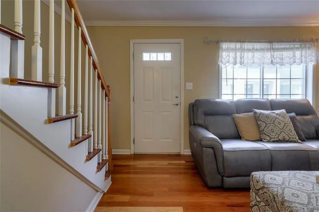 6940 Roswell Road Unit 18e, Sandy Springs, Georgia 30328, 1 Bedroom Bedrooms, ,1 BathroomBathrooms,Residential,Sold,6940 Roswell Road Unit 18e,6689841