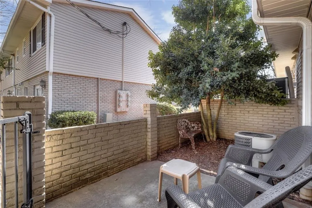 6940 Roswell Road Unit 18e, Sandy Springs, Georgia 30328, 1 Bedroom Bedrooms, ,1 BathroomBathrooms,Residential,Sold,6940 Roswell Road Unit 18e,6689841