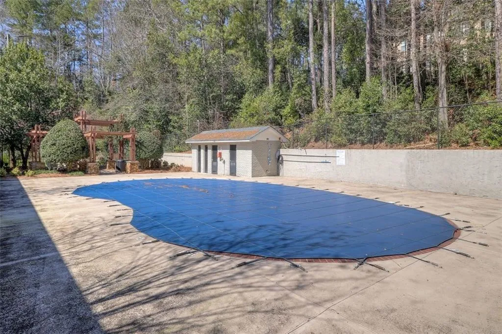 6940 Roswell Road Unit 18e, Sandy Springs, Georgia 30328, 1 Bedroom Bedrooms, ,1 BathroomBathrooms,Residential,Sold,6940 Roswell Road Unit 18e,6689841