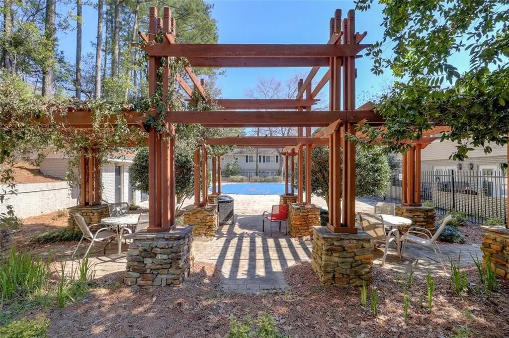 6940 Roswell Road Unit 18e, Sandy Springs, Georgia 30328, 1 Bedroom Bedrooms, ,1 BathroomBathrooms,Residential,Sold,6940 Roswell Road Unit 18e,6689841