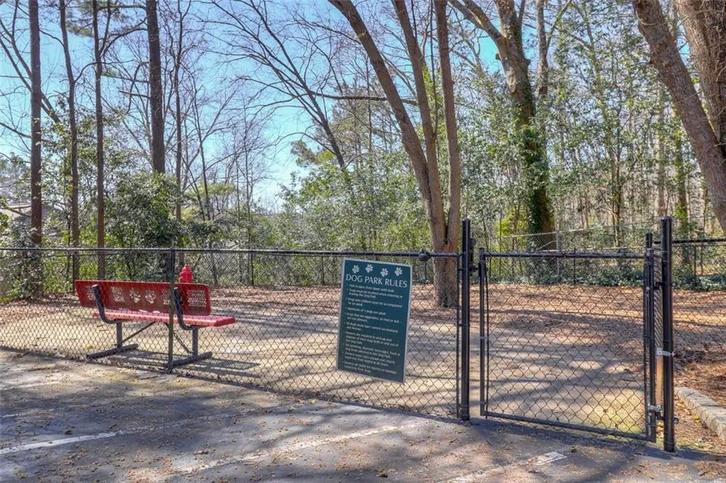 6940 Roswell Road Unit 18e, Sandy Springs, Georgia 30328, 1 Bedroom Bedrooms, ,1 BathroomBathrooms,Residential,Sold,6940 Roswell Road Unit 18e,6689841