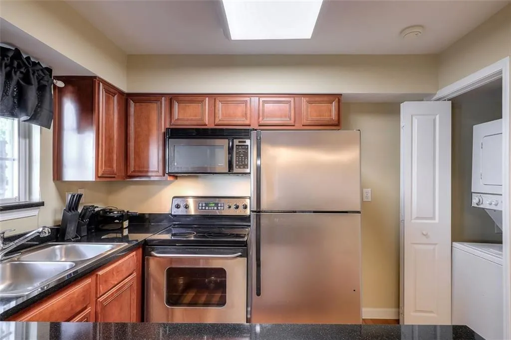 6940 Roswell Road Unit 18e, Sandy Springs, Georgia 30328, 1 Bedroom Bedrooms, ,1 BathroomBathrooms,Residential,Sold,6940 Roswell Road Unit 18e,6689841