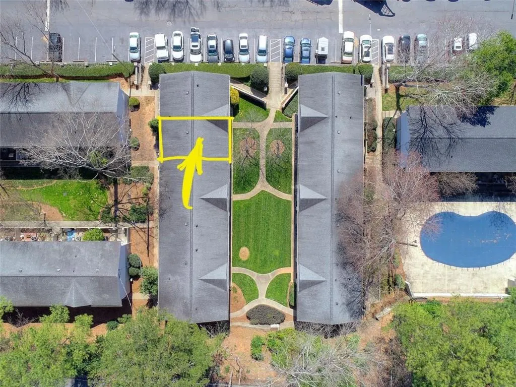 6940 Roswell Road Unit 18e, Sandy Springs, Georgia 30328, 1 Bedroom Bedrooms, ,1 BathroomBathrooms,Residential,Sold,6940 Roswell Road Unit 18e,6689841