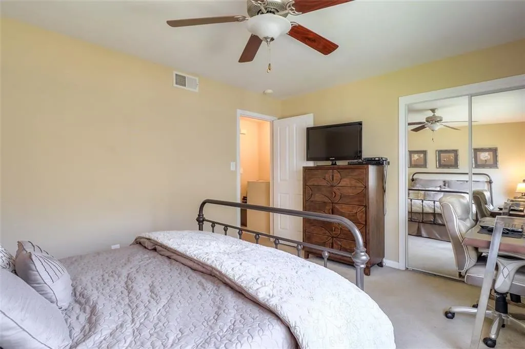 6940 Roswell Road Unit 18e, Sandy Springs, Georgia 30328, 1 Bedroom Bedrooms, ,1 BathroomBathrooms,Residential,Sold,6940 Roswell Road Unit 18e,6689841