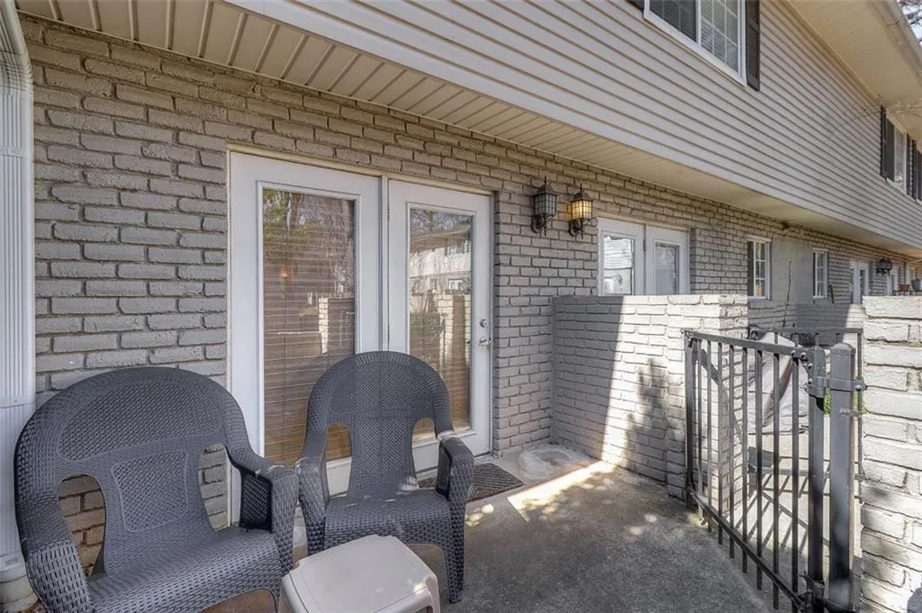 6940 Roswell Road Unit 18e, Sandy Springs, Georgia 30328, 1 Bedroom Bedrooms, ,1 BathroomBathrooms,Residential,Sold,6940 Roswell Road Unit 18e,6689841