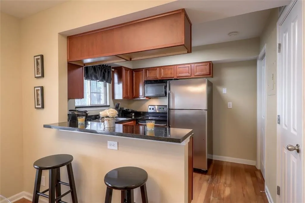 6940 Roswell Road Unit 18e, Sandy Springs, Georgia 30328, 1 Bedroom Bedrooms, ,1 BathroomBathrooms,Residential,Sold,6940 Roswell Road Unit 18e,6689841