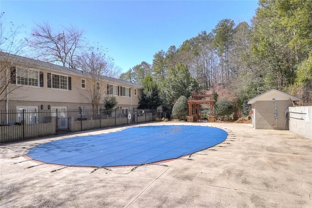 6940 Roswell Road Unit 18e, Sandy Springs, Georgia 30328, 1 Bedroom Bedrooms, ,1 BathroomBathrooms,Residential,Sold,6940 Roswell Road Unit 18e,6689841