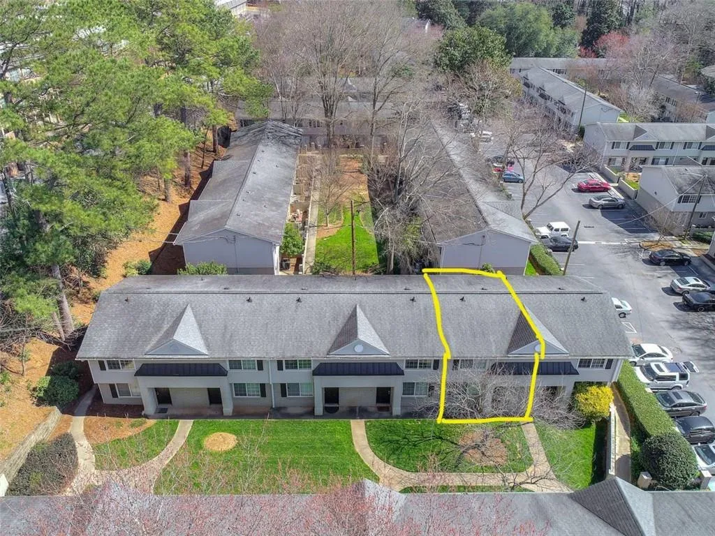 6940 Roswell Road Unit 18e, Sandy Springs, Georgia 30328, 1 Bedroom Bedrooms, ,1 BathroomBathrooms,Residential,Sold,6940 Roswell Road Unit 18e,6689841