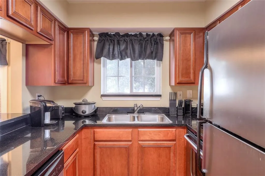 6940 Roswell Road Unit 18e, Sandy Springs, Georgia 30328, 1 Bedroom Bedrooms, ,1 BathroomBathrooms,Residential,Sold,6940 Roswell Road Unit 18e,6689841