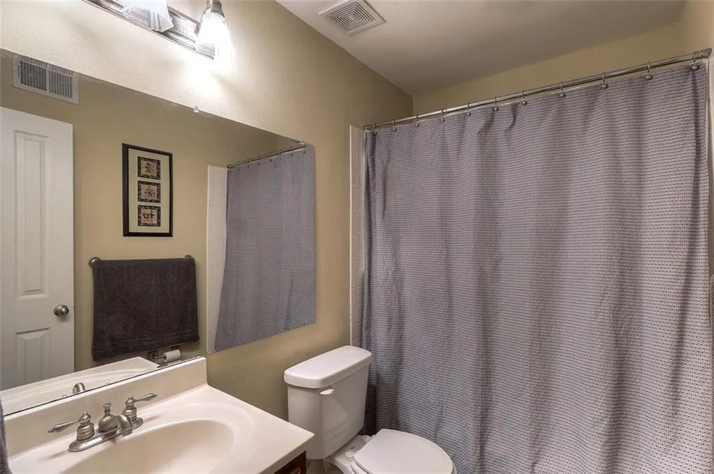 6940 Roswell Road Unit 18e, Sandy Springs, Georgia 30328, 1 Bedroom Bedrooms, ,1 BathroomBathrooms,Residential,Sold,6940 Roswell Road Unit 18e,6689841