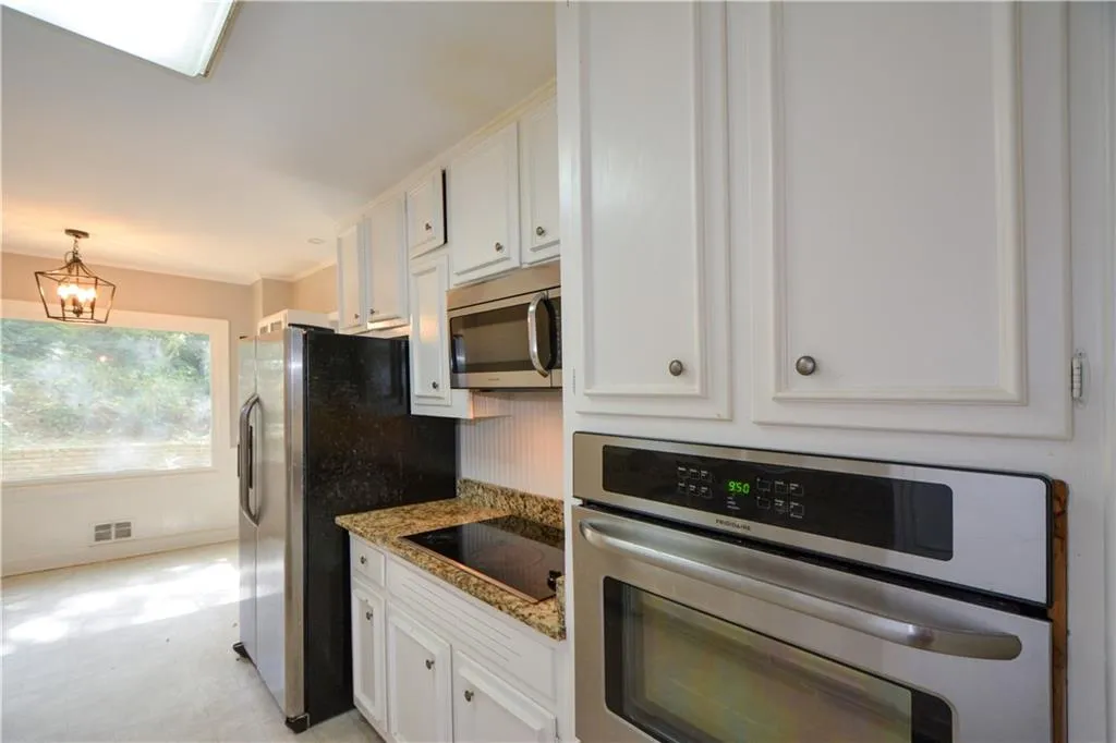 230 River Valley Road, Sandy Springs, Georgia 30328, 4 Bedrooms Bedrooms, ,3 BathroomsBathrooms,Residential,Sold,230 River Valley Road,7123135