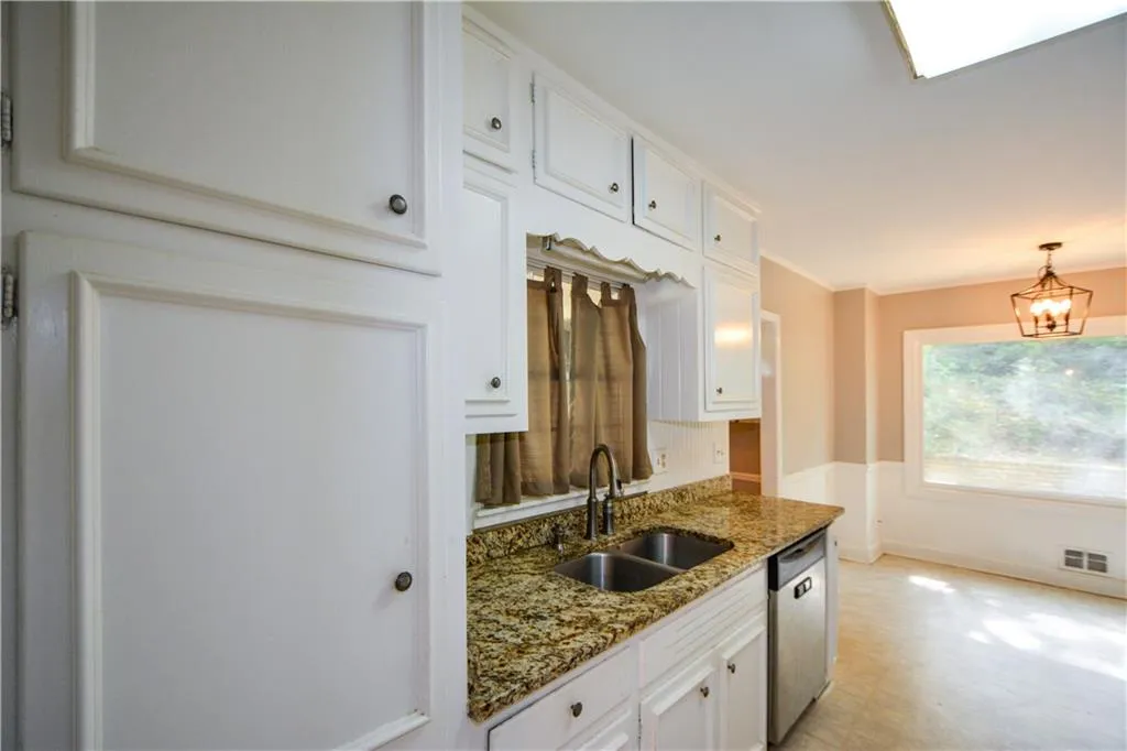 230 River Valley Road, Sandy Springs, Georgia 30328, 4 Bedrooms Bedrooms, ,3 BathroomsBathrooms,Residential,Sold,230 River Valley Road,7123135
