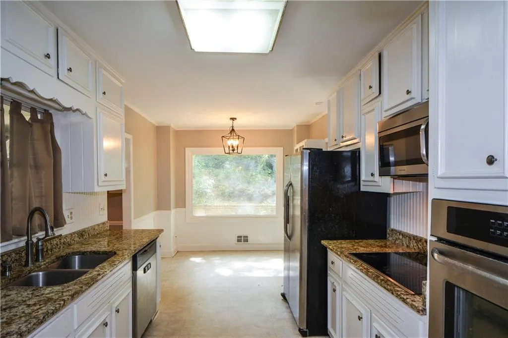 230 River Valley Road, Sandy Springs, Georgia 30328, 4 Bedrooms Bedrooms, ,3 BathroomsBathrooms,Residential,Sold,230 River Valley Road,7123135