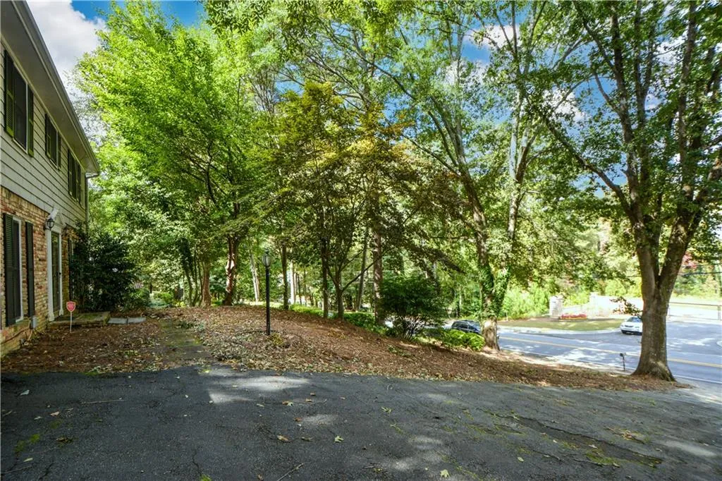 230 River Valley Road, Sandy Springs, Georgia 30328, 4 Bedrooms Bedrooms, ,3 BathroomsBathrooms,Residential,Sold,230 River Valley Road,7123135