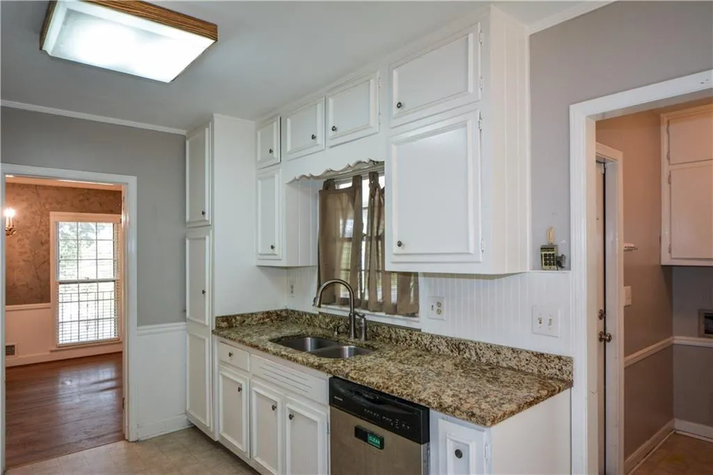 230 River Valley Road, Sandy Springs, Georgia 30328, 4 Bedrooms Bedrooms, ,3 BathroomsBathrooms,Residential,Sold,230 River Valley Road,7123135