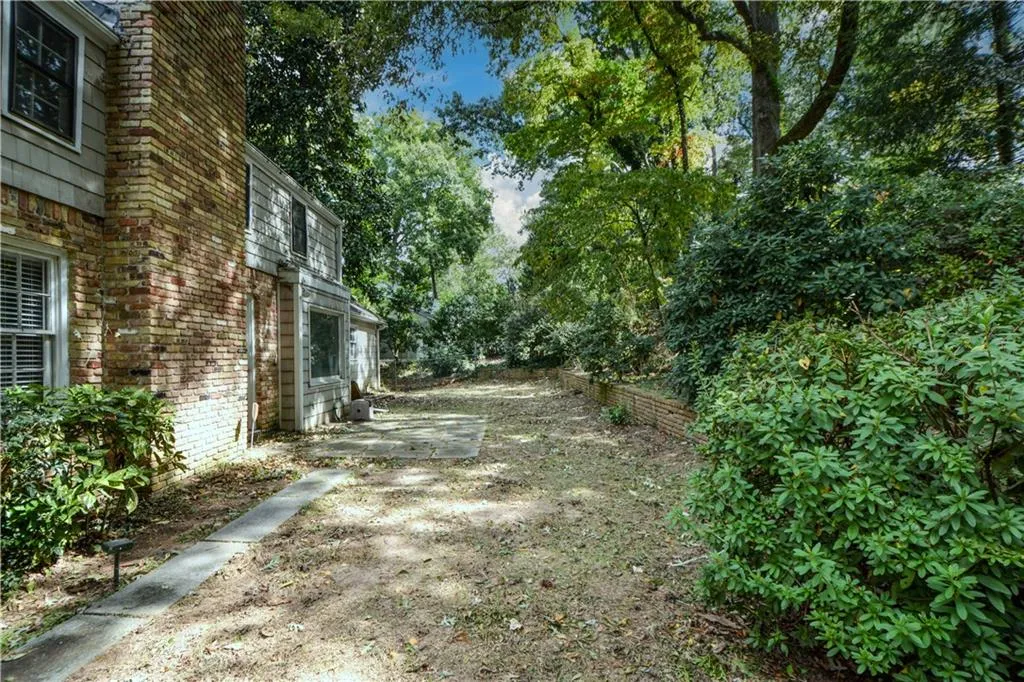 230 River Valley Road, Sandy Springs, Georgia 30328, 4 Bedrooms Bedrooms, ,3 BathroomsBathrooms,Residential,Sold,230 River Valley Road,7123135
