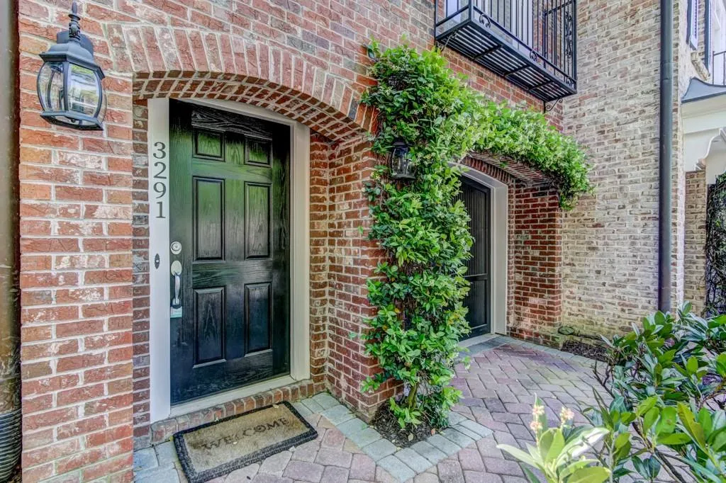 3291 Buckhead Forest Mews, Atlanta, Georgia 30305, 2 Bedrooms Bedrooms, ,2 BathroomsBathrooms,Residential,Sold,3291 Buckhead Forest Mews,6009113