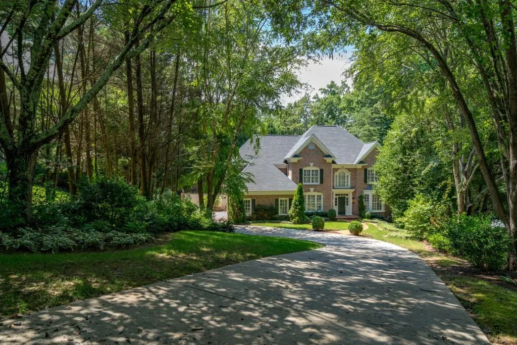 5380 Harrowood Lane, Sandy Springs, Georgia 30327, 5 Bedrooms Bedrooms, ,4 BathroomsBathrooms,Residential,Sold,5380 Harrowood Lane,5876820