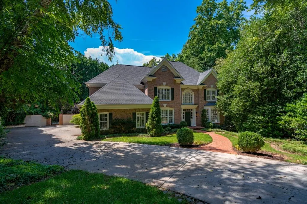 5380 Harrowood Lane, Sandy Springs, Georgia 30327, 5 Bedrooms Bedrooms, ,4 BathroomsBathrooms,Residential,Sold,5380 Harrowood Lane,5876820