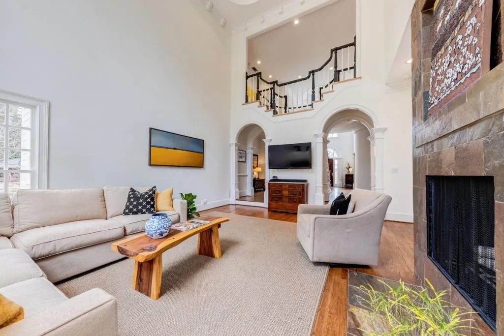 225 Powers Cove, Sandy Springs, Georgia 30327, 4 Bedrooms Bedrooms, ,4 BathroomsBathrooms,Residential,Sold,225 Powers Cove,6695803