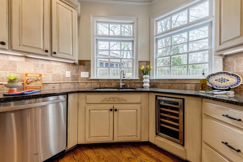 225 Powers Cove, Sandy Springs, Georgia 30327, 4 Bedrooms Bedrooms, ,4 BathroomsBathrooms,Residential,Sold,225 Powers Cove,6695803